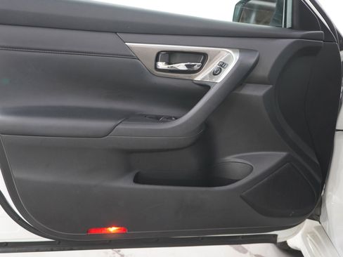 Used 2014 Nissan Altima 2.5 SL w/ Moonroof Package FWD image 17