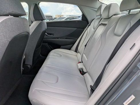 Used 2025 Hyundai Elantra Limited FWD image 12