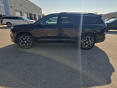 Used 2026 Chevrolet Traverse High Country w/ LPO, Floor Liner Package AWD/4WD image 3