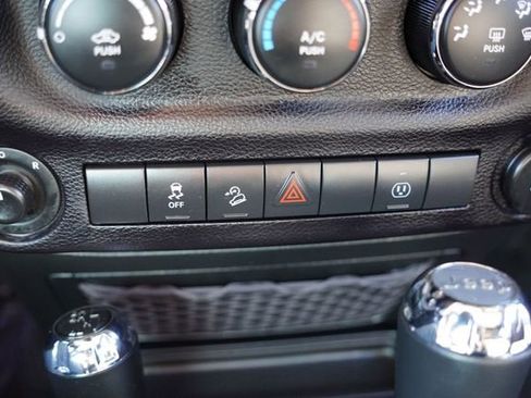 Certified 2016 Jeep Wrangler Unlimited Sahara image 25