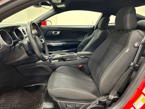 Used 2022 Ford Mustang GT RWD image 11
