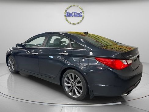 Used 2013 Hyundai Sonata SE w/ Navigation & Sunroof Pkg FWD image 2