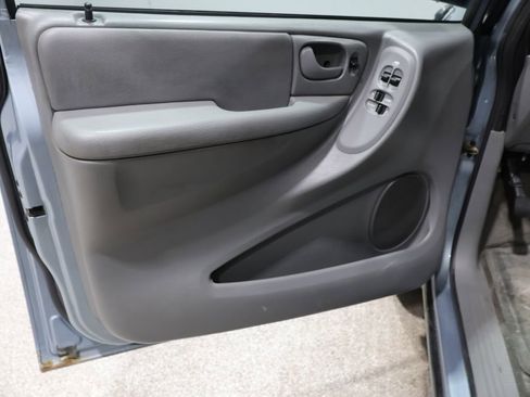 Used 2006 Chrysler Town & Country Touring image 12