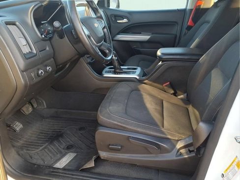 Used 2022 Chevrolet Colorado LT AWD/4WD image 20