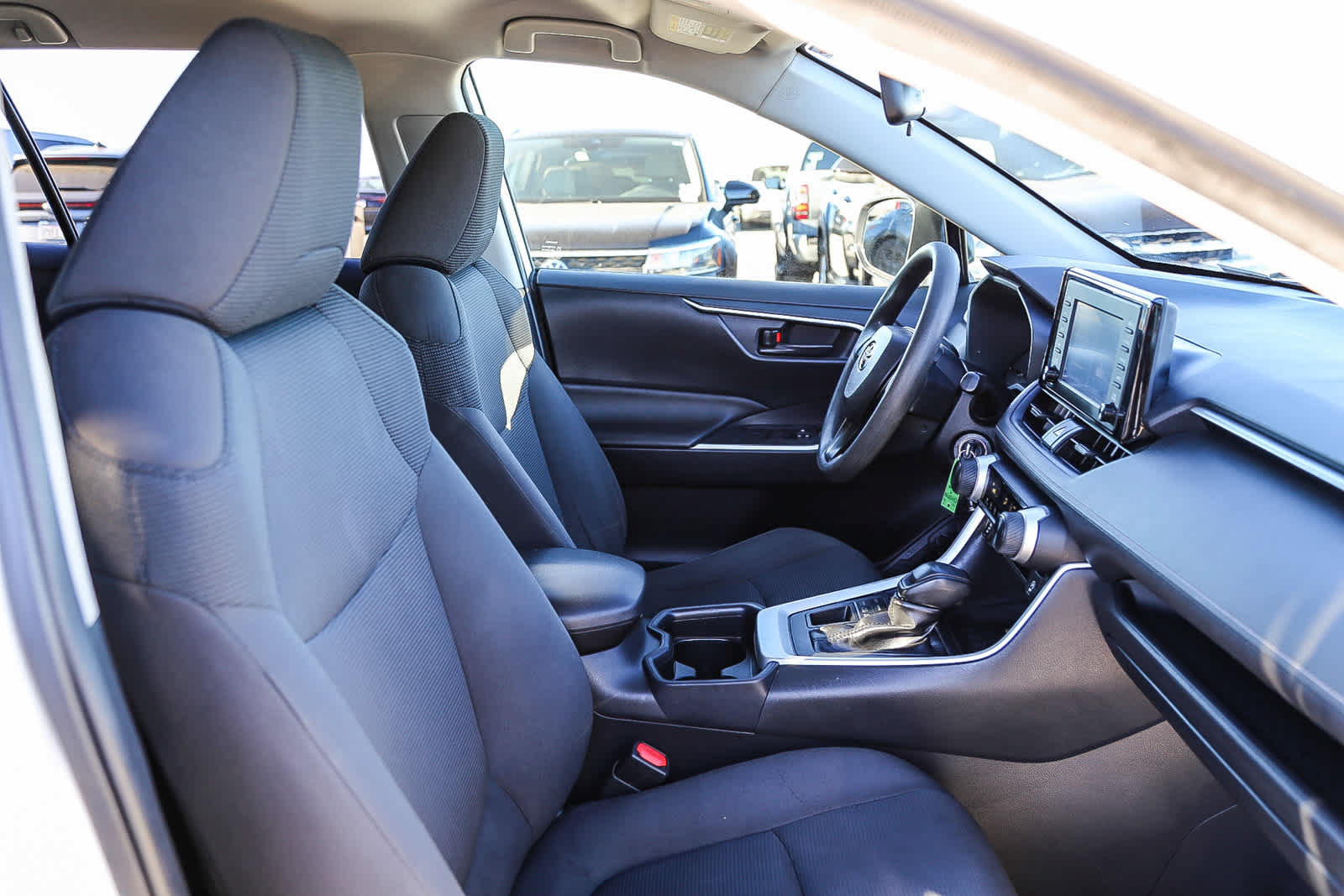 Used 2019 Toyota RAV4 LE w/ Carpet Mat Package AWD/4WD image 15
