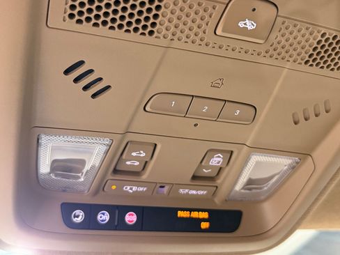 Used 2018 Cadillac XT5 Platinum w/ Driver Assist Package image 36