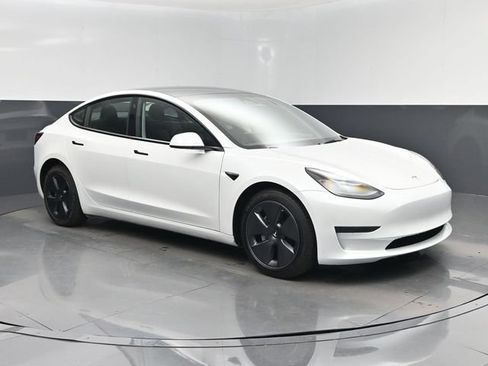 Used 2023 Tesla Model 3 Standard Range RWD image 1