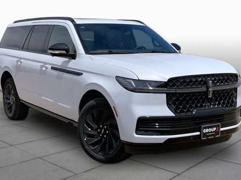 New 2026 Lincoln Navigator L Reserve AWD/4WD image 2