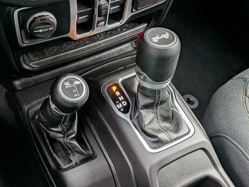 Used 2025 Jeep Wrangler Unlimited Sport AWD/4WD image 23