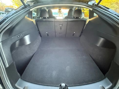 Used 2022 Tesla Model Y Long Range image 18