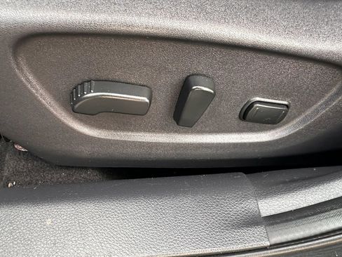 Used 2017 Nissan Rogue SV AWD/4WD image 17