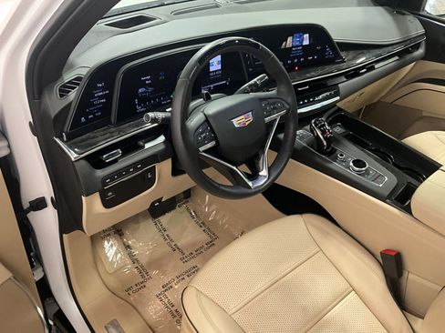 Used 2023 Cadillac Escalade Premium Luxury AWD/4WD image 15