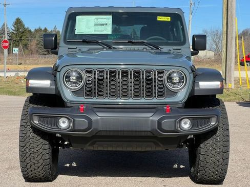 New 2026 Jeep Wrangler Unlimited Rubicon w/ Xtreme 35 Tire Package image 39