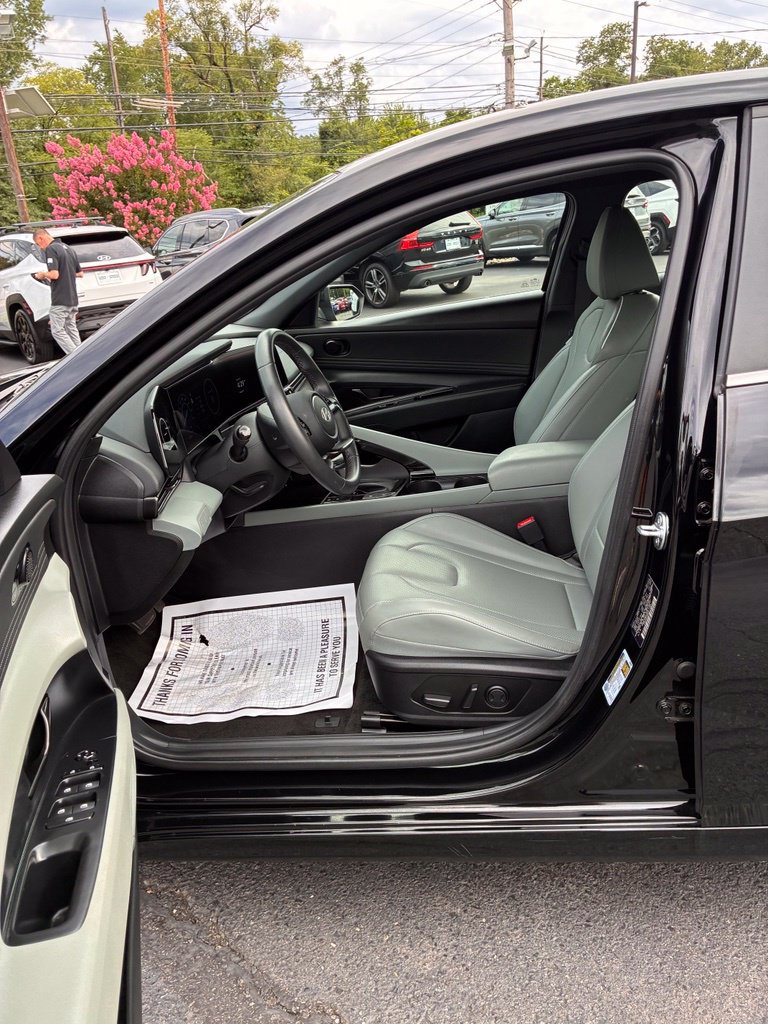 Used 2025 Hyundai Elantra Limited w/ Cargo Package FWD image 26