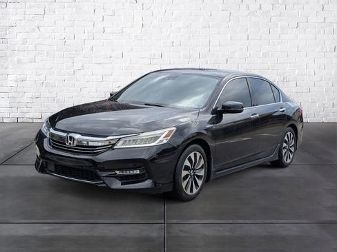 Used 2017 Honda Accord Touring image 4