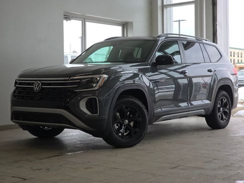 New 2026 Volkswagen Atlas Peak Edition AWD/4WD image 2