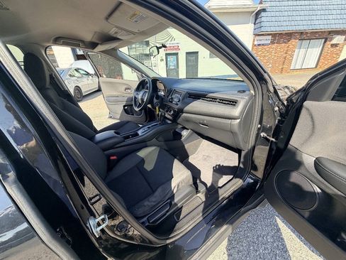 Used 2019 Honda HR-V LX image 60