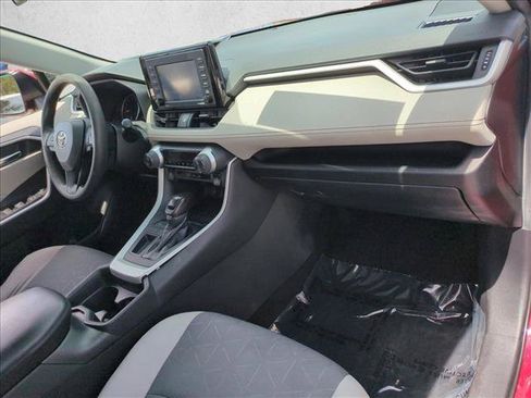 Used 2021 Toyota RAV4 XLE w/ Convenience Package FWD image 22