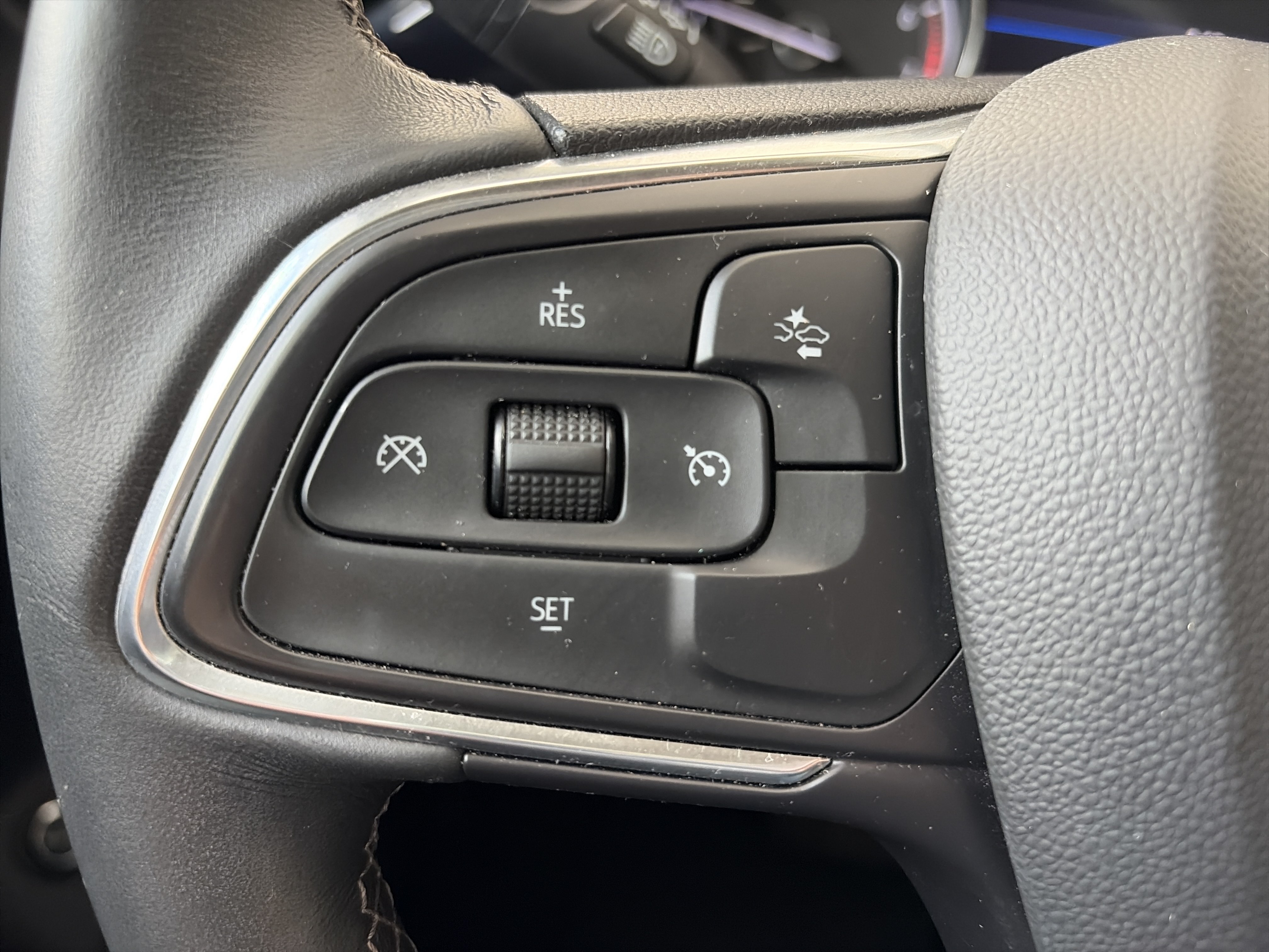 Used 2022 Buick Encore GX Select w/ Sport Touring Package FWD image 19