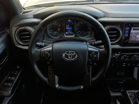 Used 2018 Toyota Tacoma TRD Sport AWD/4WD image 21