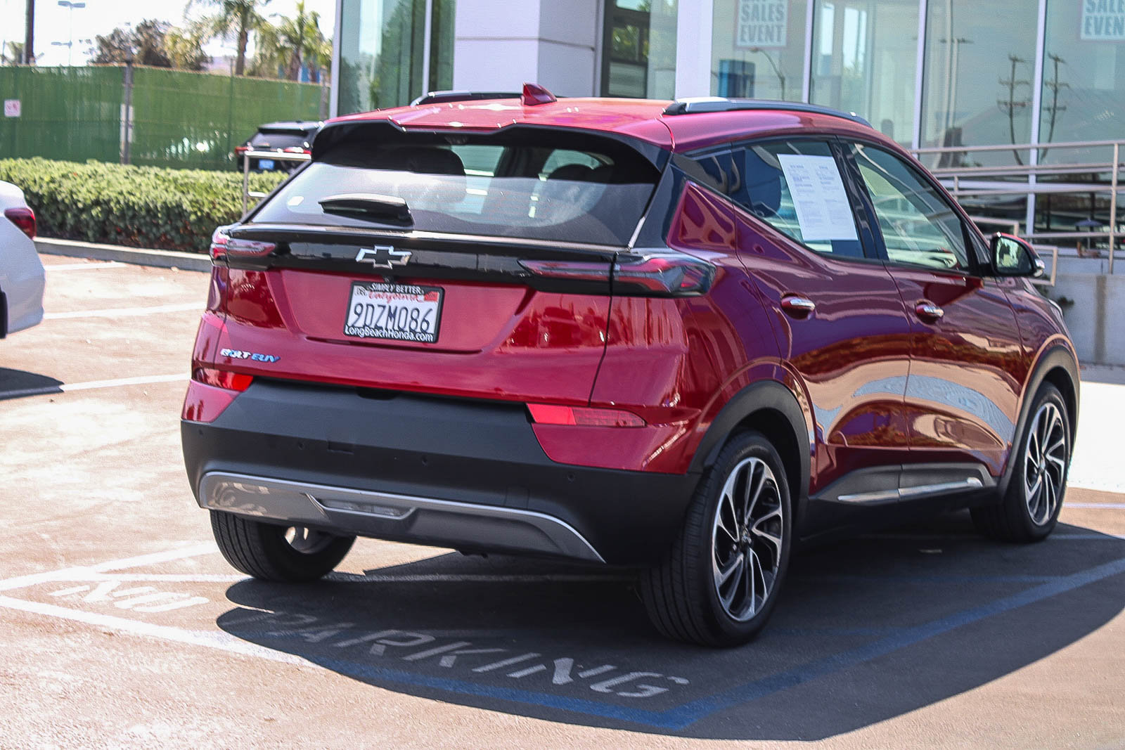 Used 2023 Chevrolet Bolt EUV Premier w/ Sun & Sound Package FWD image 7