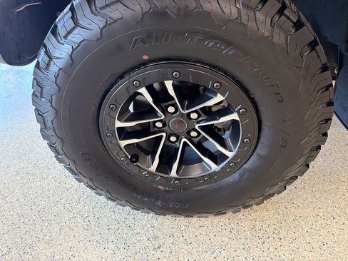 Used 2024 Jeep Wrangler Unlimited Rubicon w/ XTREMEE 35" Tire Package image 9