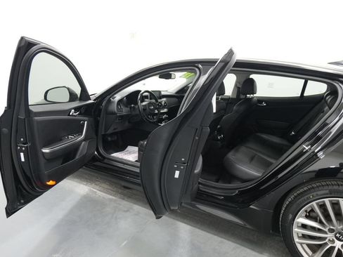 Used 2018 Kia Stinger RWD image 19