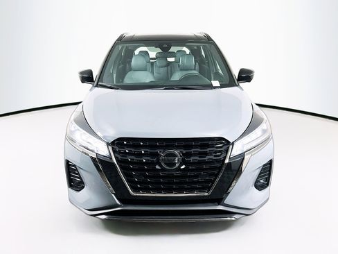 Used 2021 Nissan Kicks SR w/ SR Premium Package FWD image 2