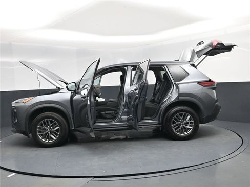 Used 2023 Nissan Rogue S image 20