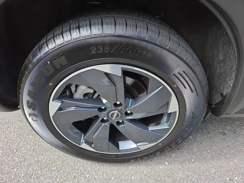 Certified 2025 Nissan Rogue SV FWD image 12