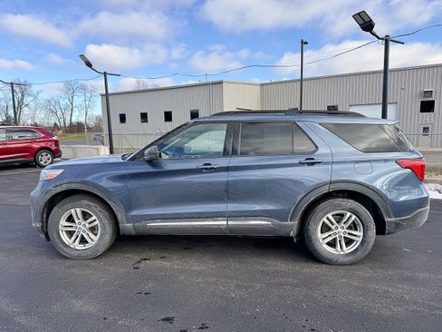 Used 2020 Ford Explorer XLT w/ Equipment Group 202A image 6