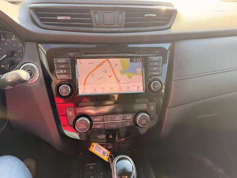 Certified 2019 Nissan Rogue SV w/ Sun & Sound Touring Package AWD/4WD image 11