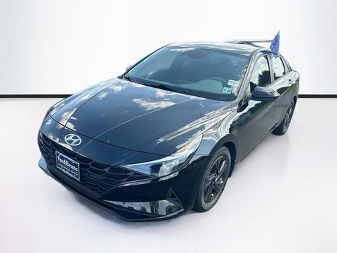 Used 2022 Hyundai Elantra SEL FWD image 3