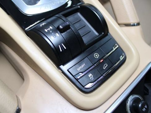 Used 2013 Porsche Cayenne AWD/4WD image 17