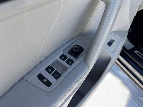 Certified 2022 Volkswagen Tiguan SE R-Line image 14