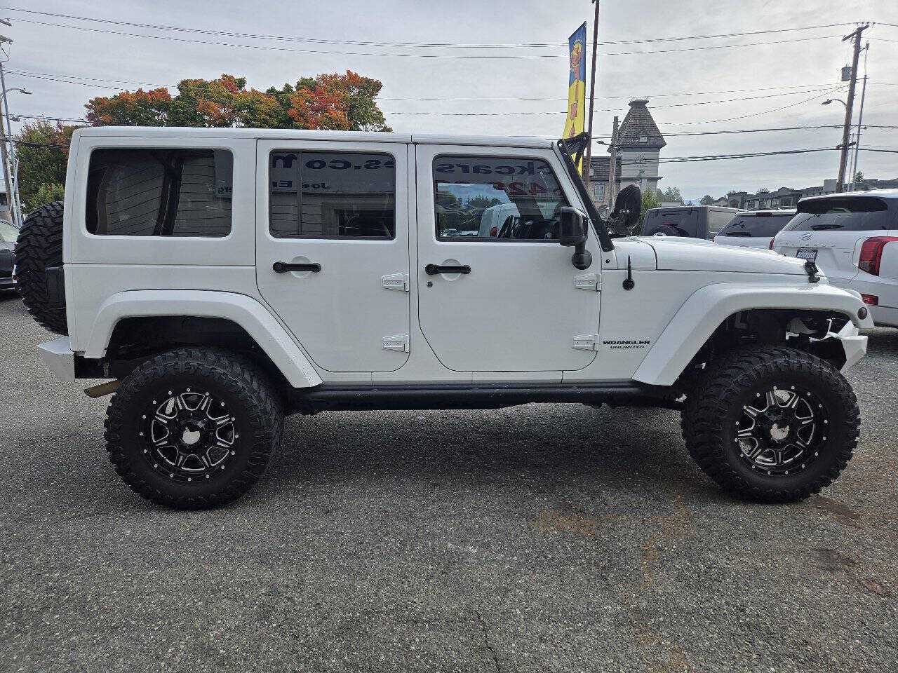 Used 2015 Jeep Wrangler Unlimited Sahara w/ Max Tow Package AWD/4WD image 4