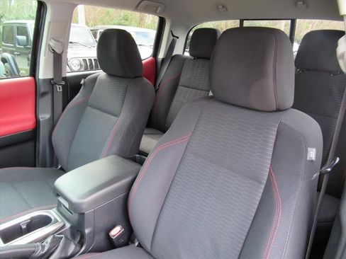 Used 2016 Toyota Tacoma SR5 image 16