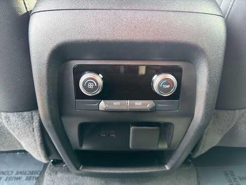 Used 2025 GMC Acadia Elevation image 10