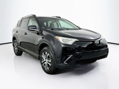 Used 2017 Toyota RAV4 LE FWD image 2