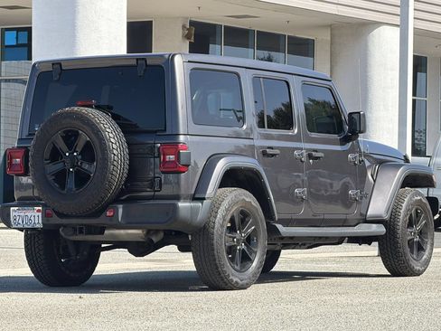 Used 2021 Jeep Wrangler Unlimited Sahara AWD/4WD image 4
