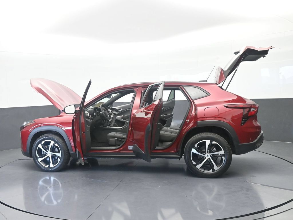 Used 2025 Chevrolet Trax RS w/ Sunroof Package FWD image 72