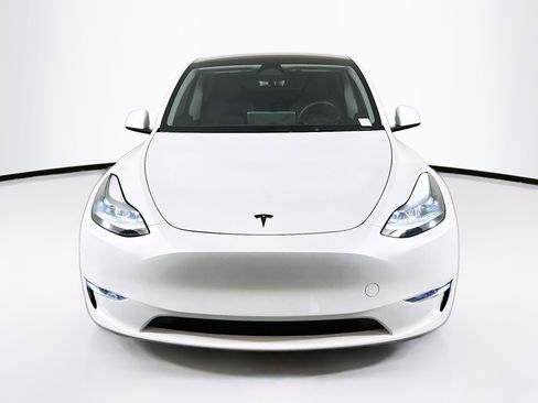 Used 2024 Tesla Model Y Long Range image 2