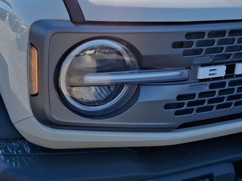 Used 2025 Ford Bronco Badlands image 9