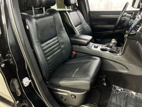 Used 2019 Jeep Grand Cherokee Limited X image 32