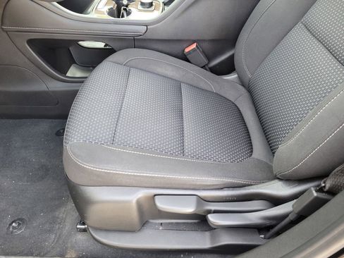 Used 2022 GMC Acadia SLE image 16