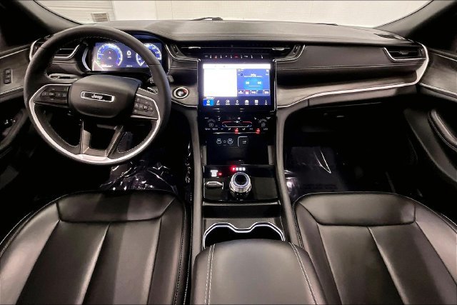 Used 2024 Jeep Grand Cherokee L Limited w/ Black Appearance Package AWD/4WD image 18