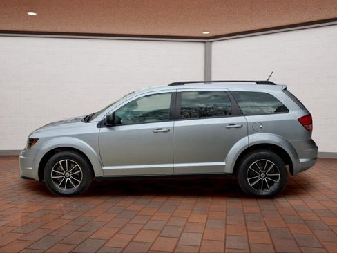 Used 2018 Dodge Journey SE w/ Blacktop Package FWD image 3
