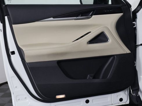 Used 2023 INFINITI QX60 Sensory w/ Vision Package FWD image 13