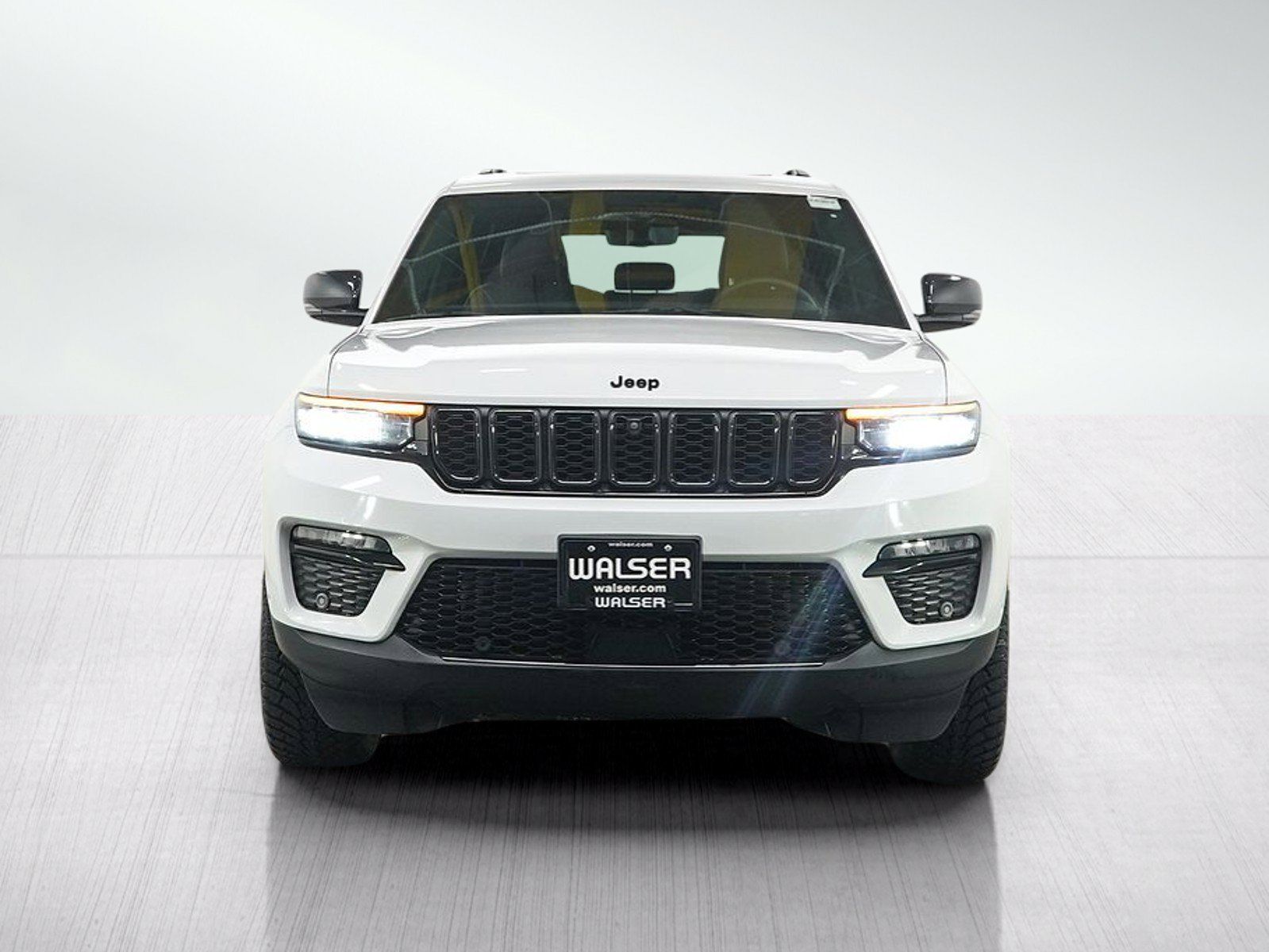 Used 2024 Jeep Grand Cherokee Limited w/ Luxury Tech Group II AWD/4WD image 5