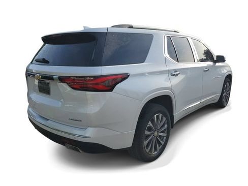 Used 2022 Chevrolet Traverse Premier FWD image 4
